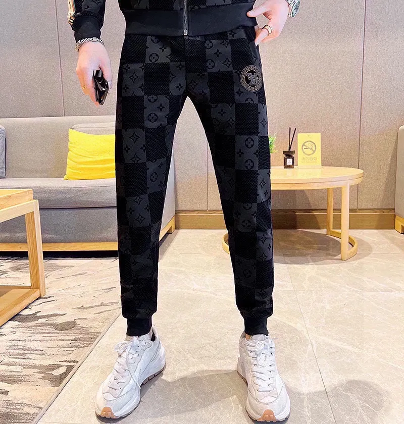 🅿️500 [LV Louis Vuitton] hot-selling suit is coming. Focus on the original version of the official website. 2025 new hot-selling cardigan and sweatshirt suit. The original order is the best. 🇭🇰The meticulous work of top designers. It has a fitting and perfect upper body effect. All-natural high-quality Tencel Roman cotton 100%, close-fitting comfort, noble and elegant! Original hardware embodies elegance and nobility! Counter size: M-4XL (up to 190 pounds)